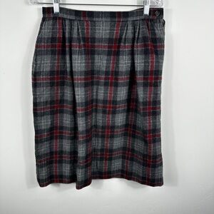 Vintage Pendleton Women’s Wool Plaid Skirt Gray Red USA Made 1960s 1970s Size 31
